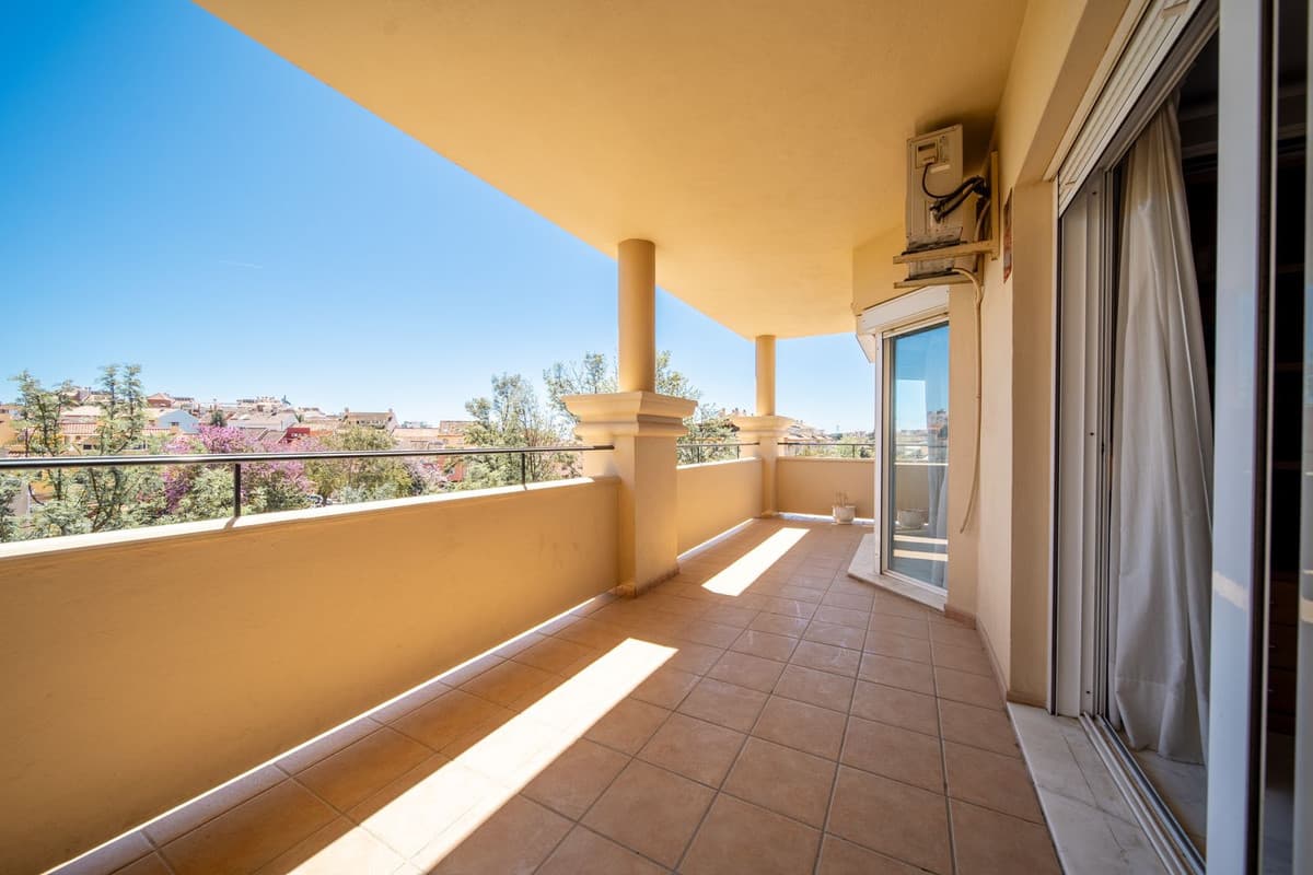 Middle Floor Apartment in Los Pacos — photo 2 of 10