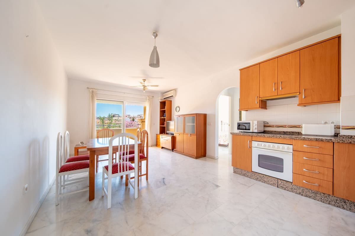 Middle Floor Apartment in Los Pacos — photo 3 of 10