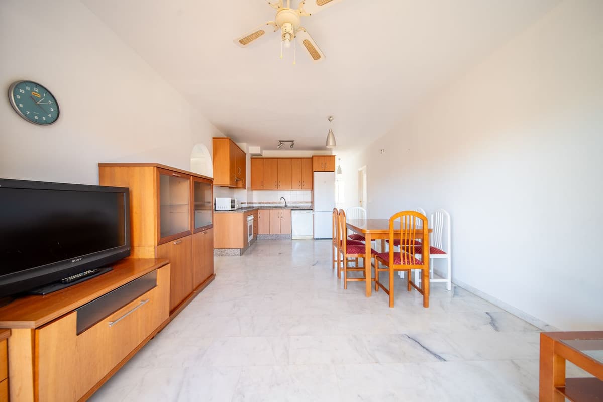 Middle Floor Apartment in Los Pacos — photo 5 of 10