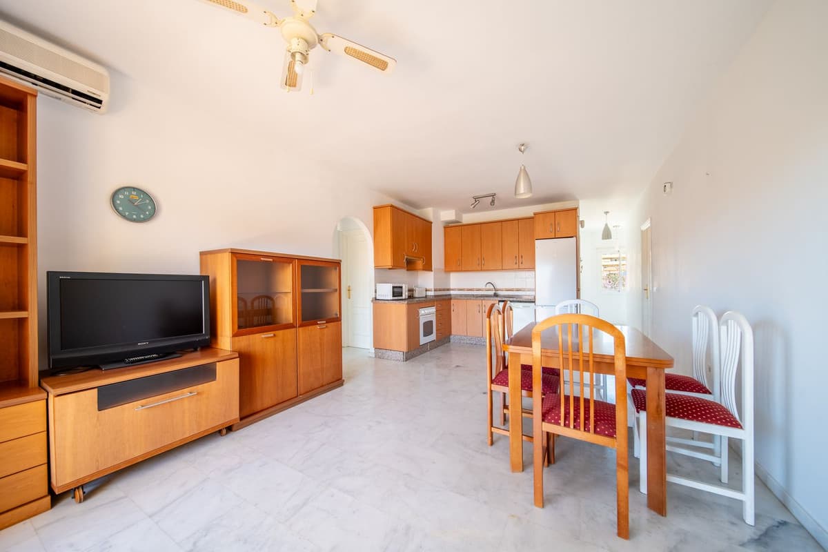 Middle Floor Apartment in Los Pacos — photo 6 of 10