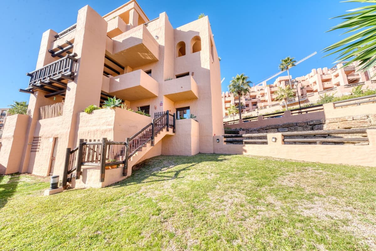 Ground Floor Apartment in La Duquesa — photo 2 of 10