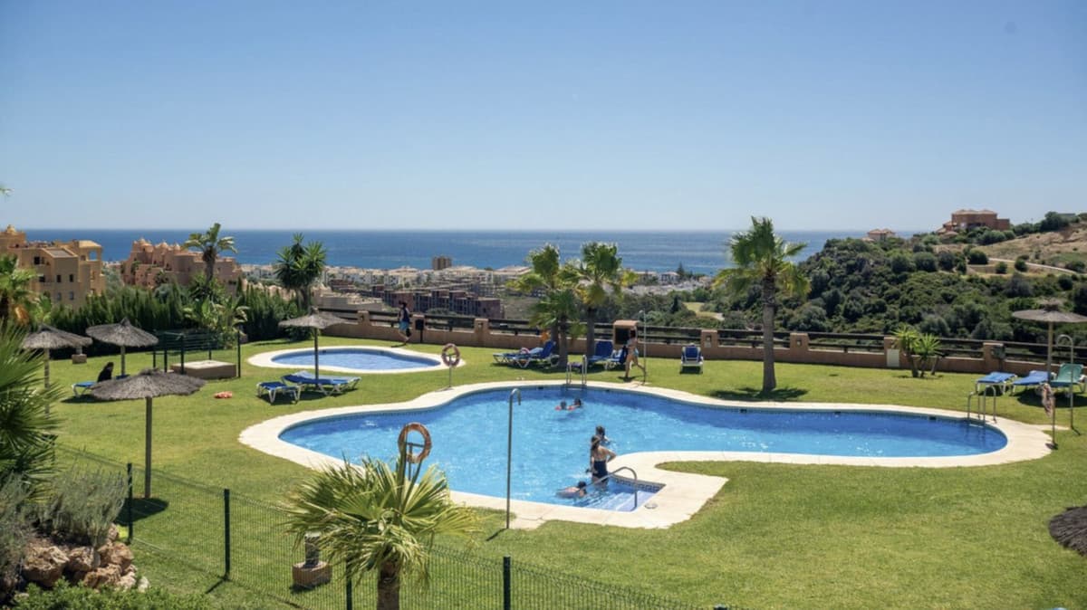 Ground Floor Apartment in La Duquesa — photo 9 of 10