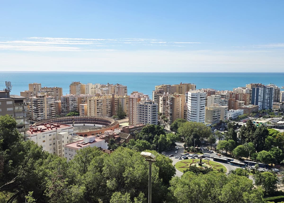 Middle Floor Apartment in Málaga Centro — photo 1 of 10