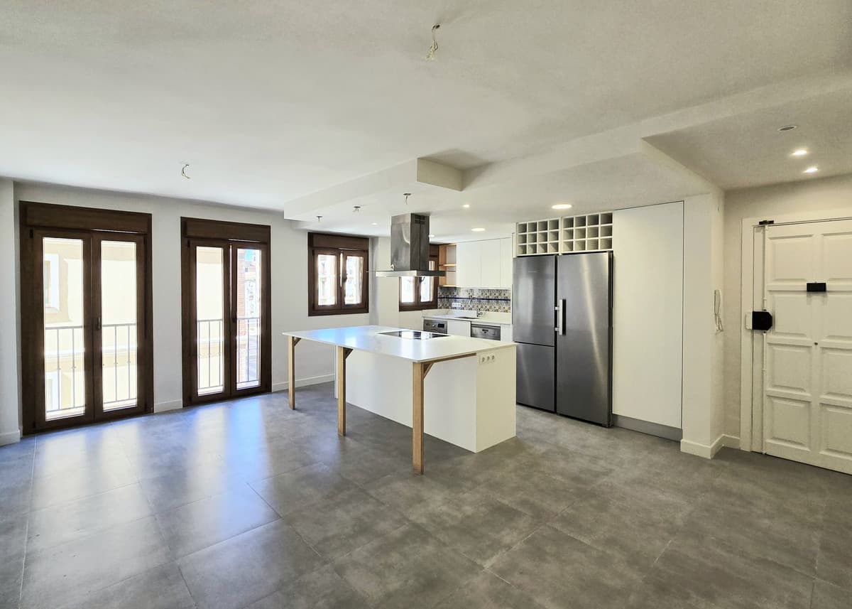 Middle Floor Apartment in Málaga Centro — photo 2 of 10