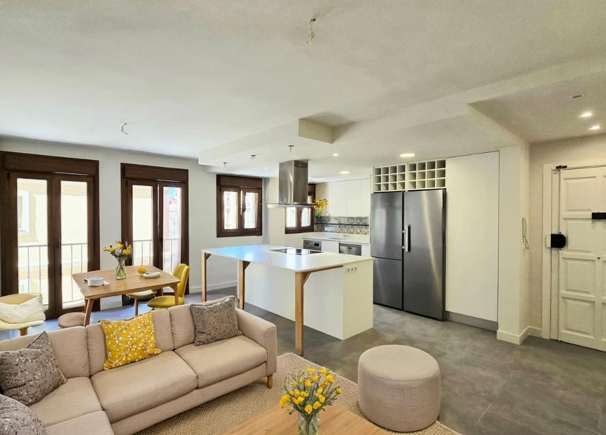 Middle Floor Apartment in Málaga Centro — photo 3 of 10