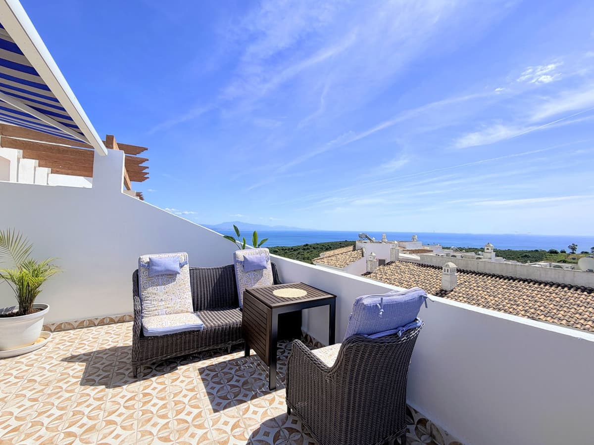 Townhouse in La Duquesa — photo 1 of 10