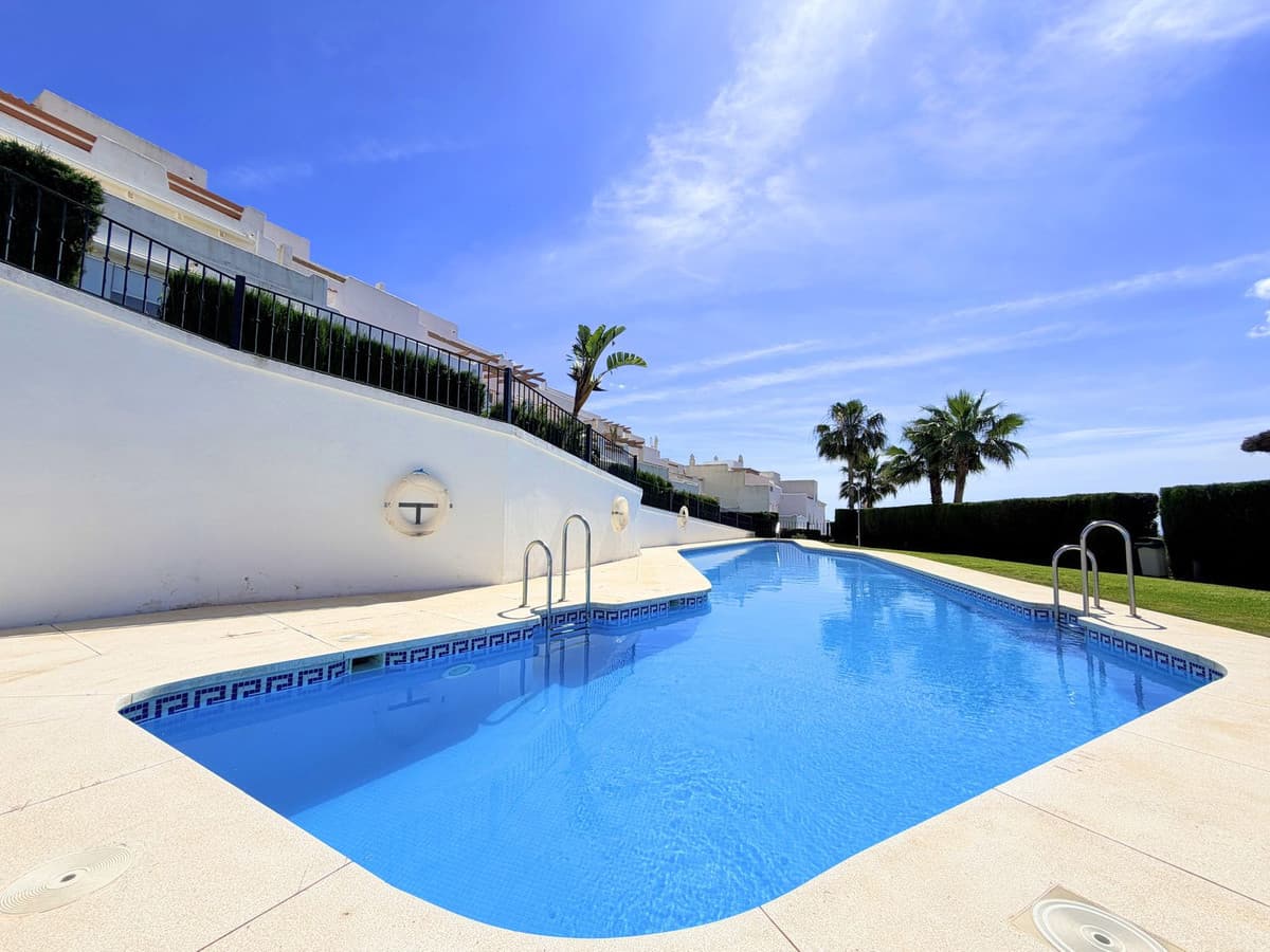 Townhouse in La Duquesa — photo 2 of 10