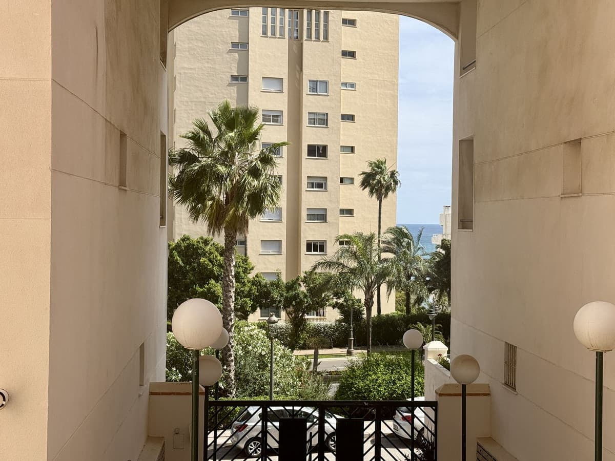 Middle Floor Apartment in Estepona — photo 4 of 10