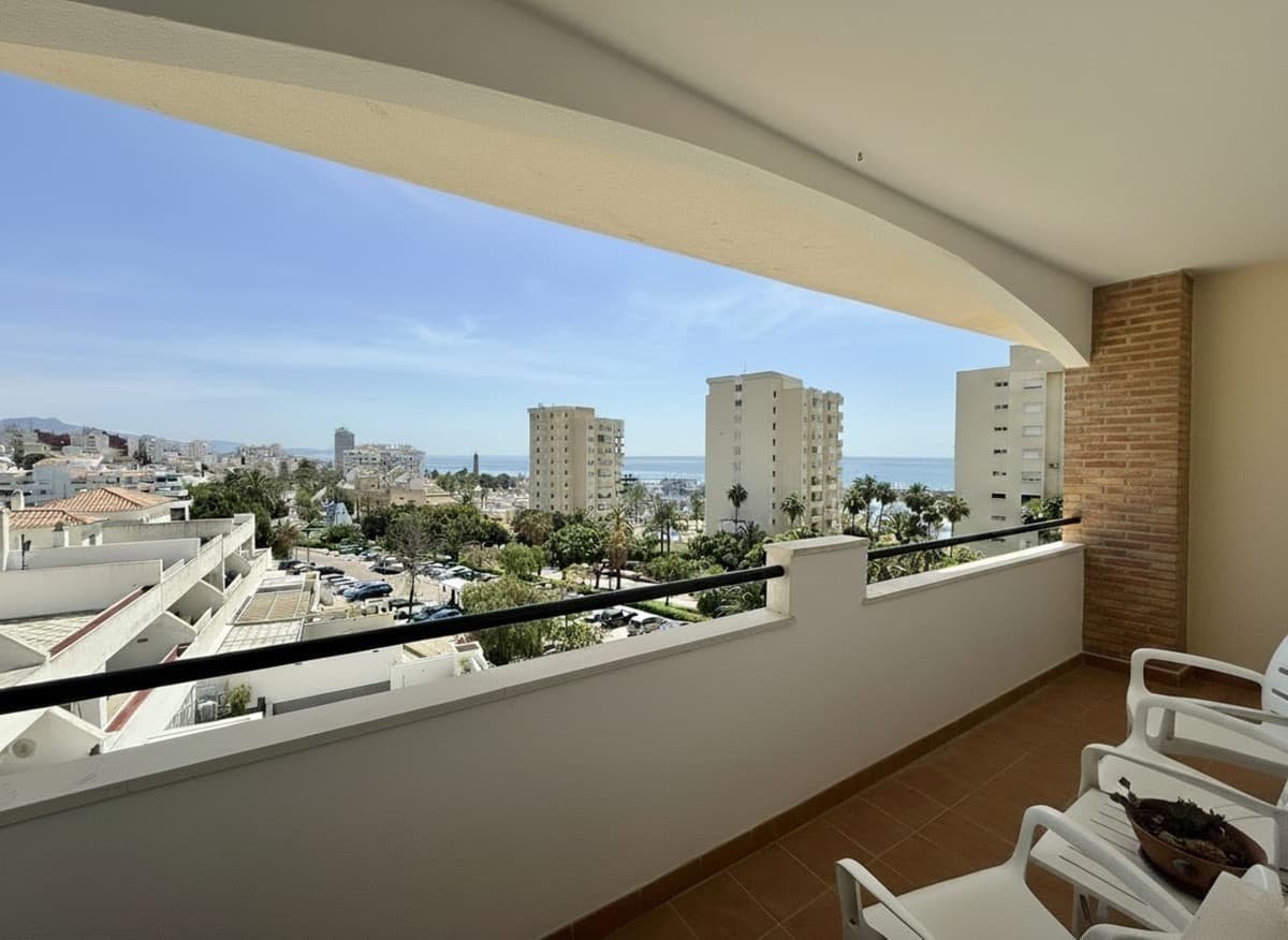 Middle Floor Apartment in Estepona — photo 7 of 10
