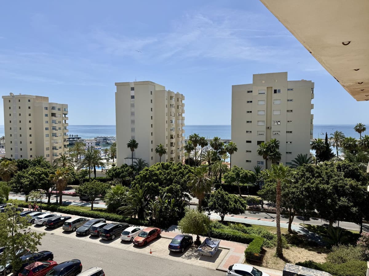 Middle Floor Apartment in Estepona — photo 8 of 10