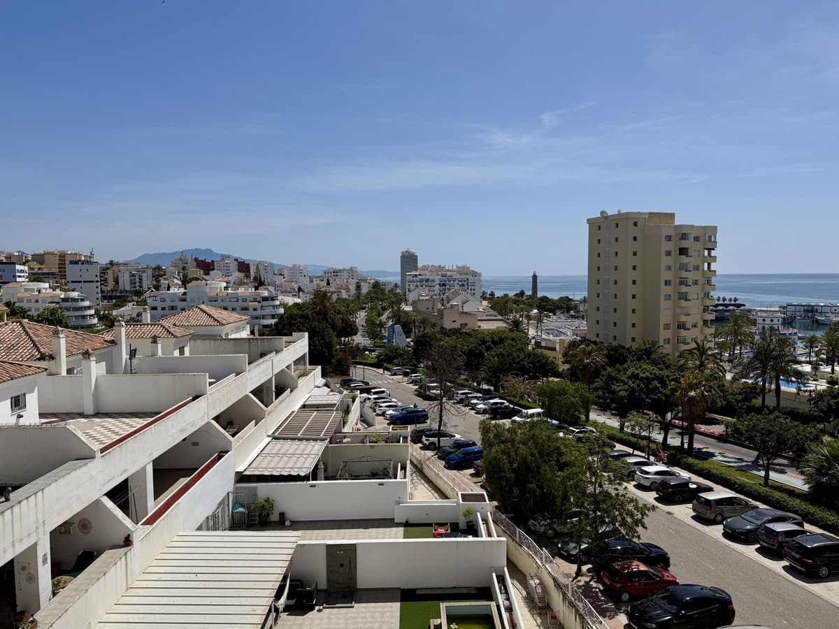 Middle Floor Apartment in Estepona — photo 9 of 10