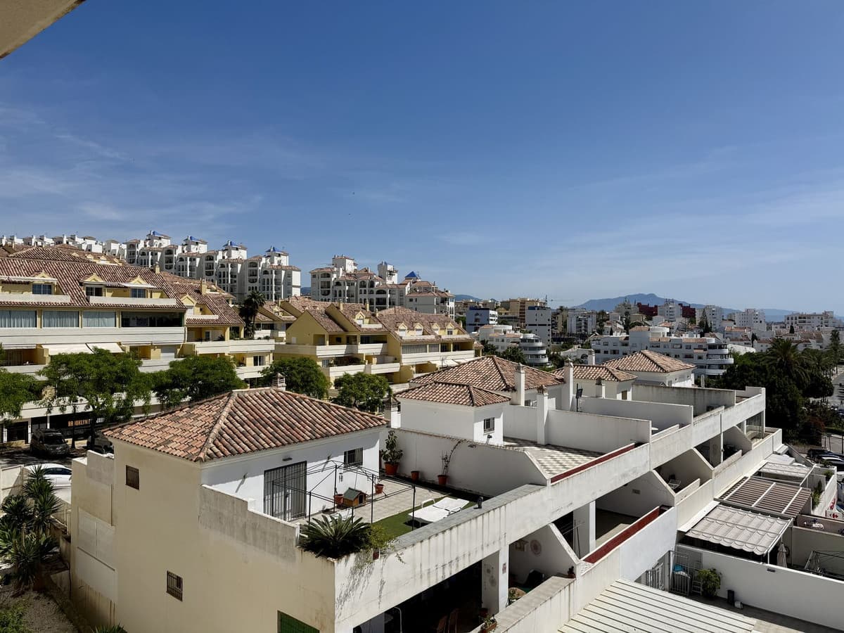 Middle Floor Apartment in Estepona — photo 10 of 10