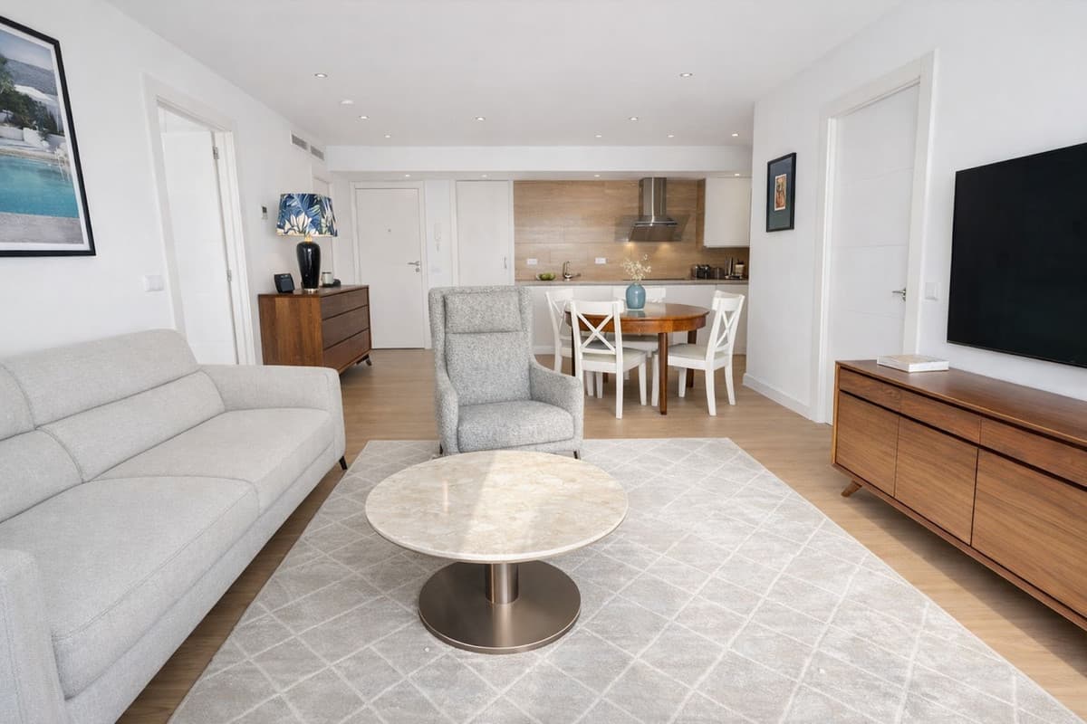 Middle Floor Apartment in Marbella — photo 1 of 10