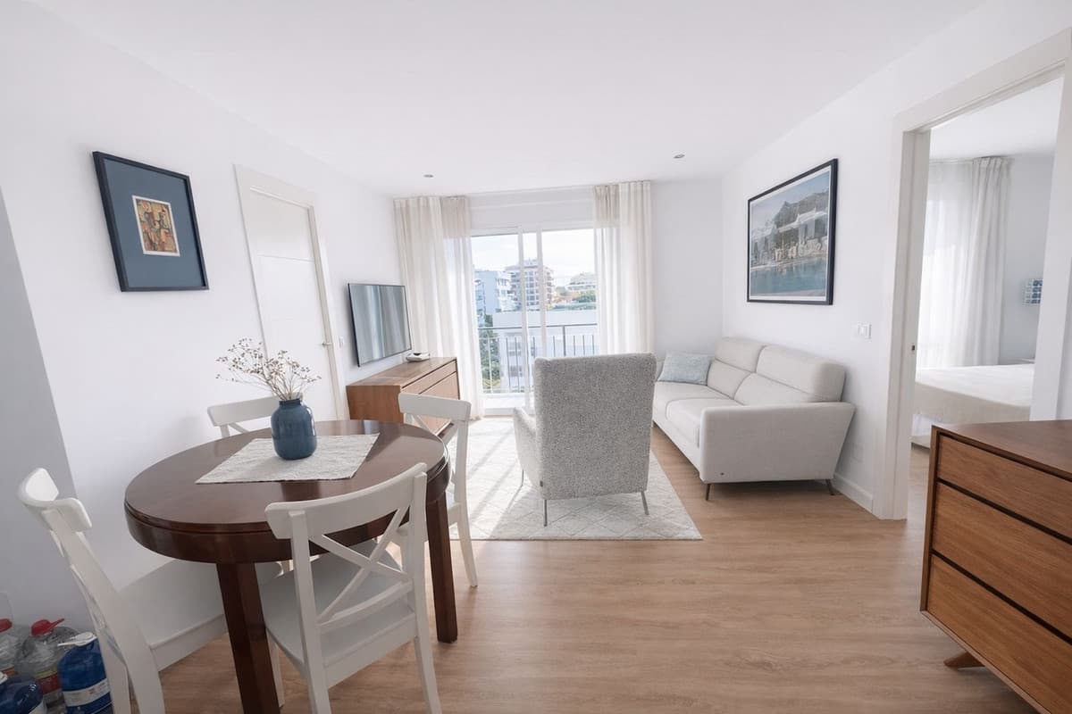 Middle Floor Apartment in Marbella — photo 2 of 10