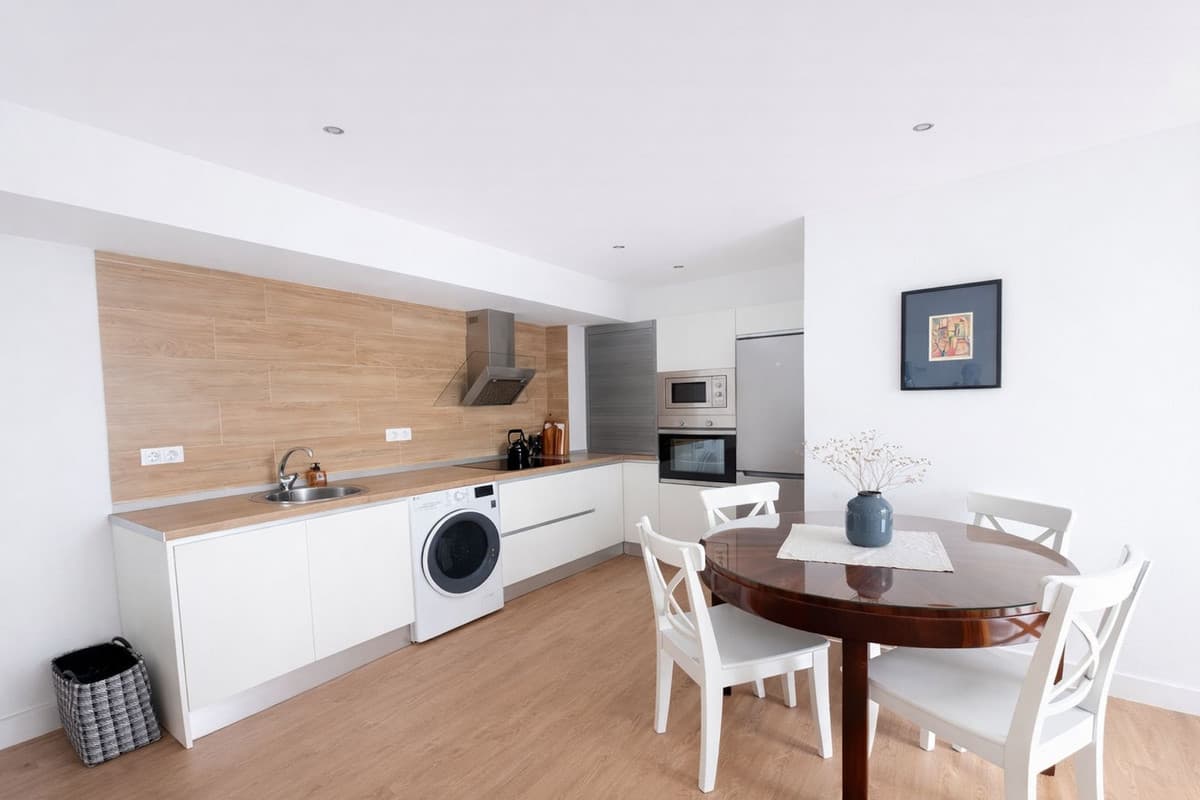 Middle Floor Apartment in Marbella — photo 3 of 10