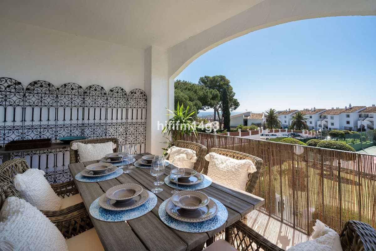Middle Floor Apartment in Nueva Andalucía — photo 1 of 10