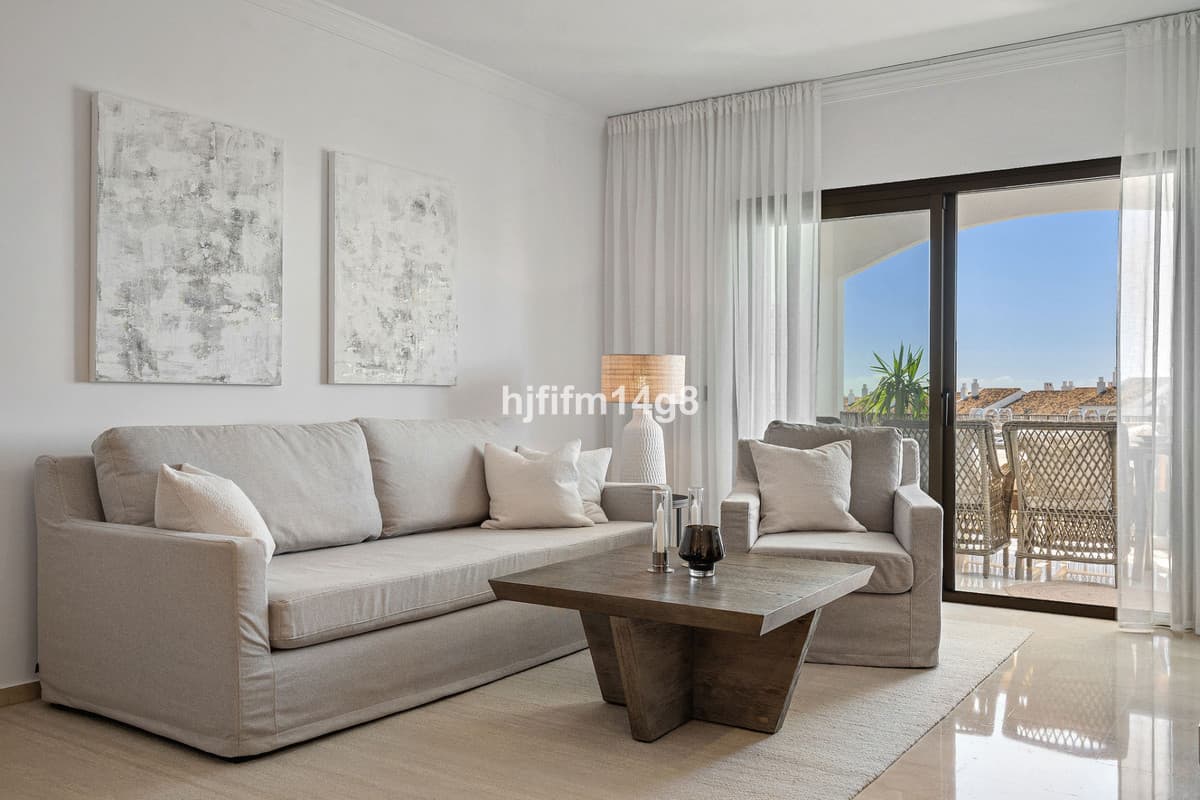 Middle Floor Apartment in Nueva Andalucía — photo 4 of 10