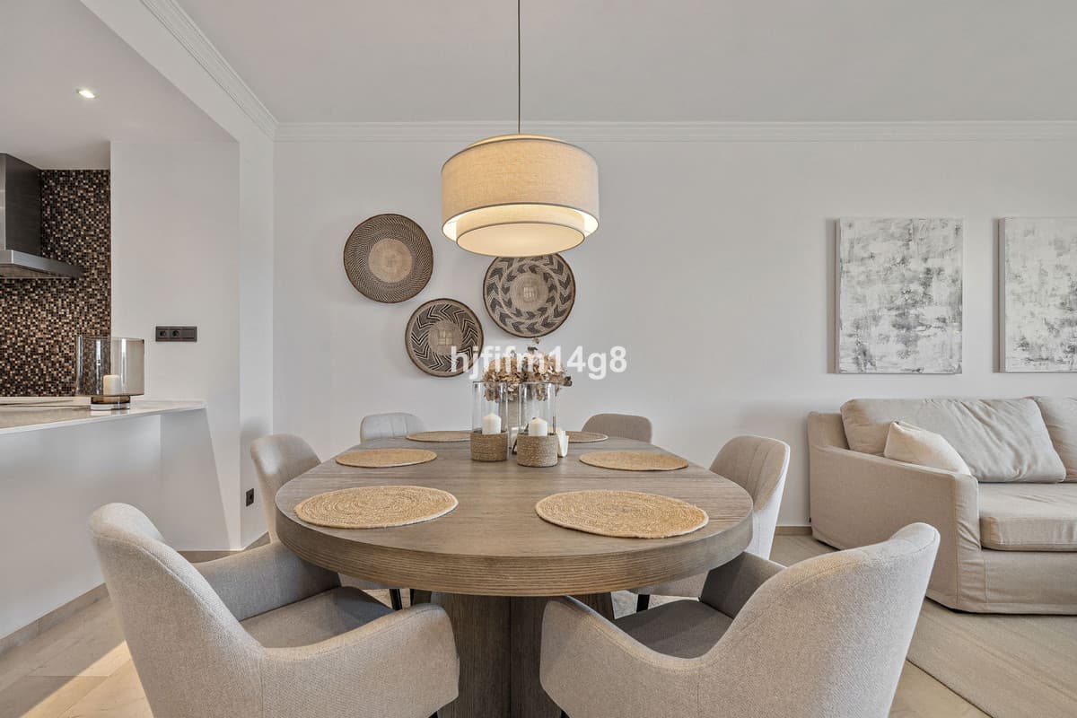 Middle Floor Apartment in Nueva Andalucía — photo 7 of 10