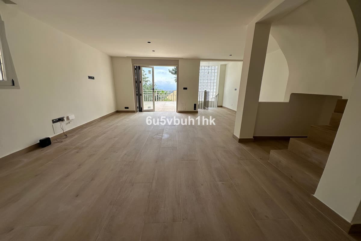 Townhouse in Málaga — photo 6 of 10