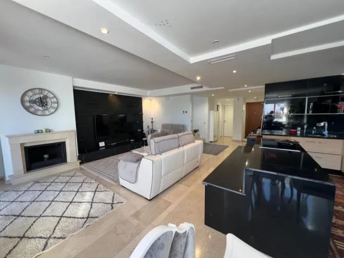 Middle Floor Apartment in Nueva Andalucía — photo 2 of 10