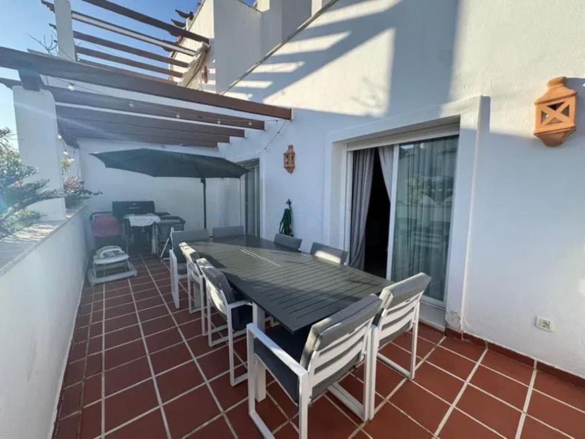 Middle Floor Apartment in Nueva Andalucía — photo 3 of 10