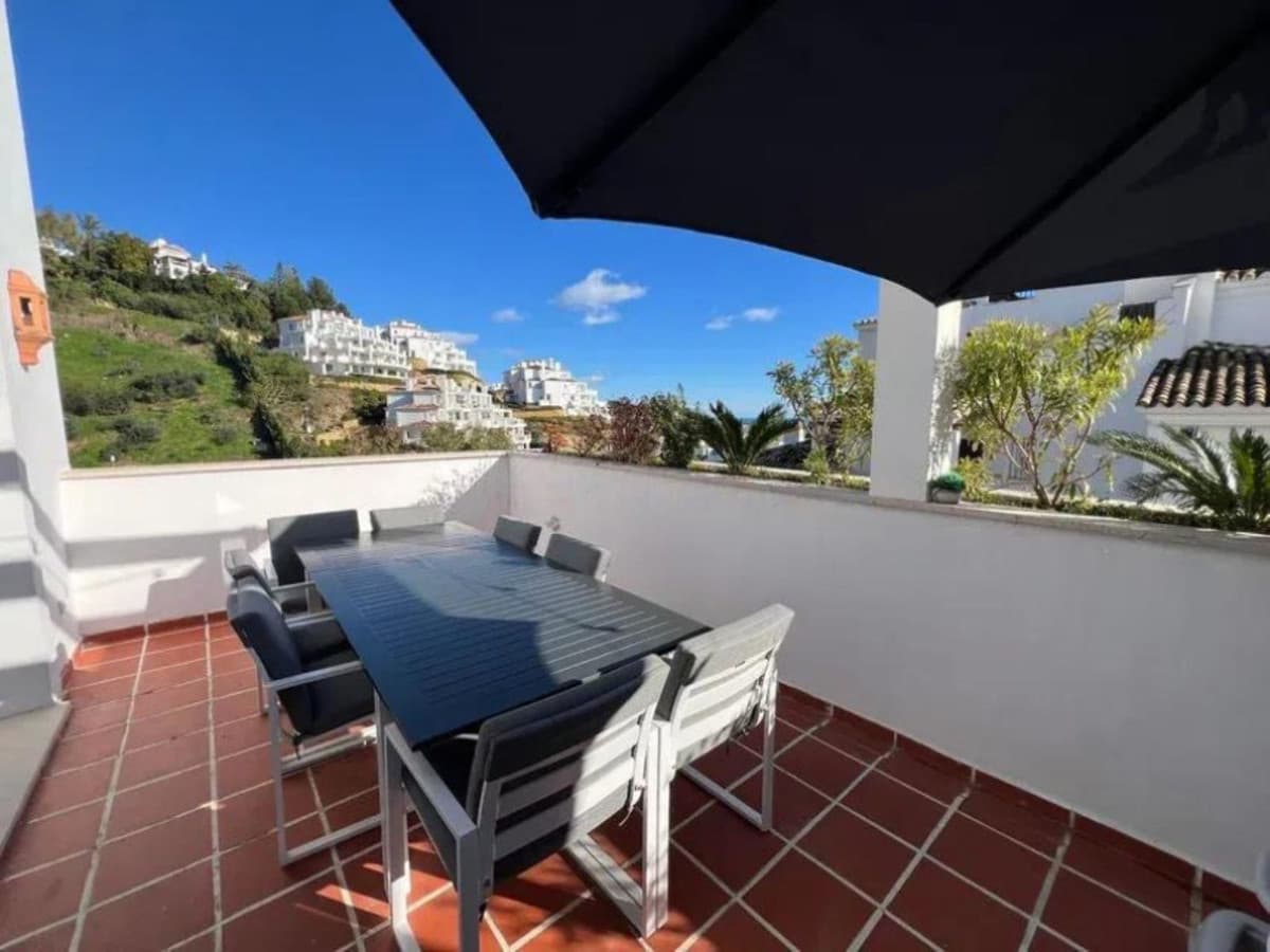 Middle Floor Apartment in Nueva Andalucía — photo 4 of 10