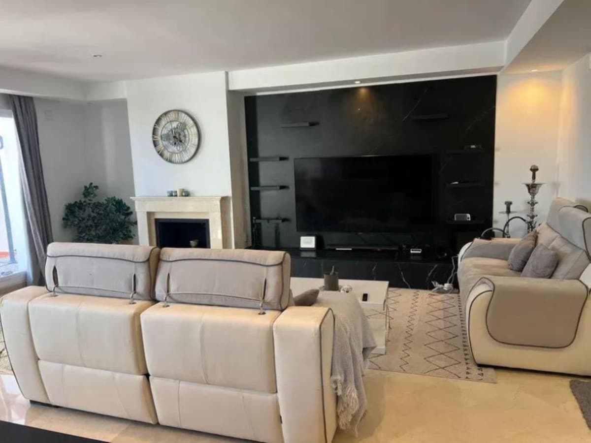 Middle Floor Apartment in Nueva Andalucía — photo 6 of 10