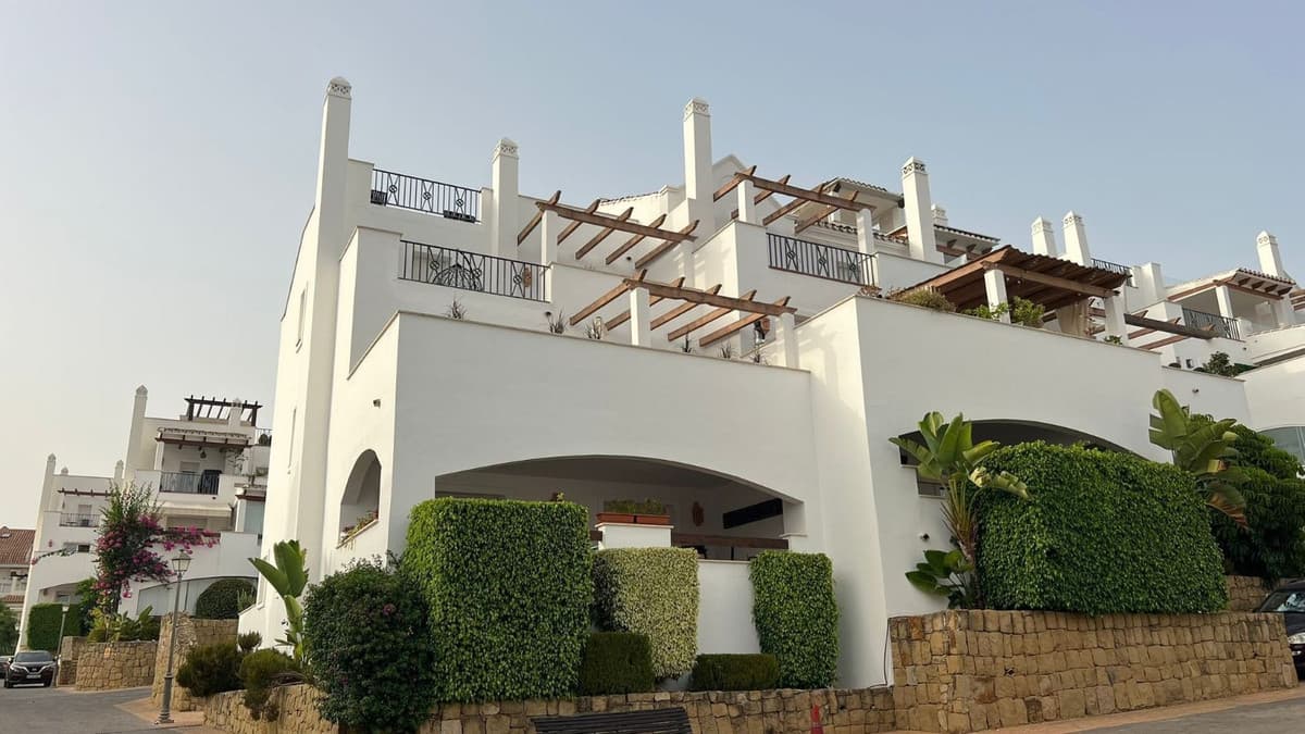 Middle Floor Apartment in Nueva Andalucía — photo 7 of 10