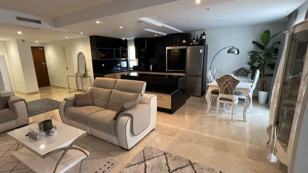 Middle Floor Apartment in Nueva Andalucía — photo 8 of 10