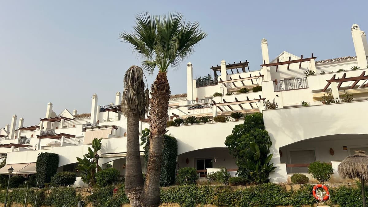 Middle Floor Apartment in Nueva Andalucía — photo 9 of 10