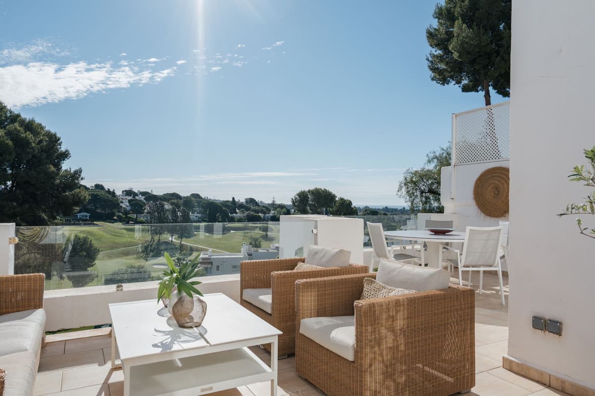 Penthouse in Nueva Andalucía — photo 1 of 10