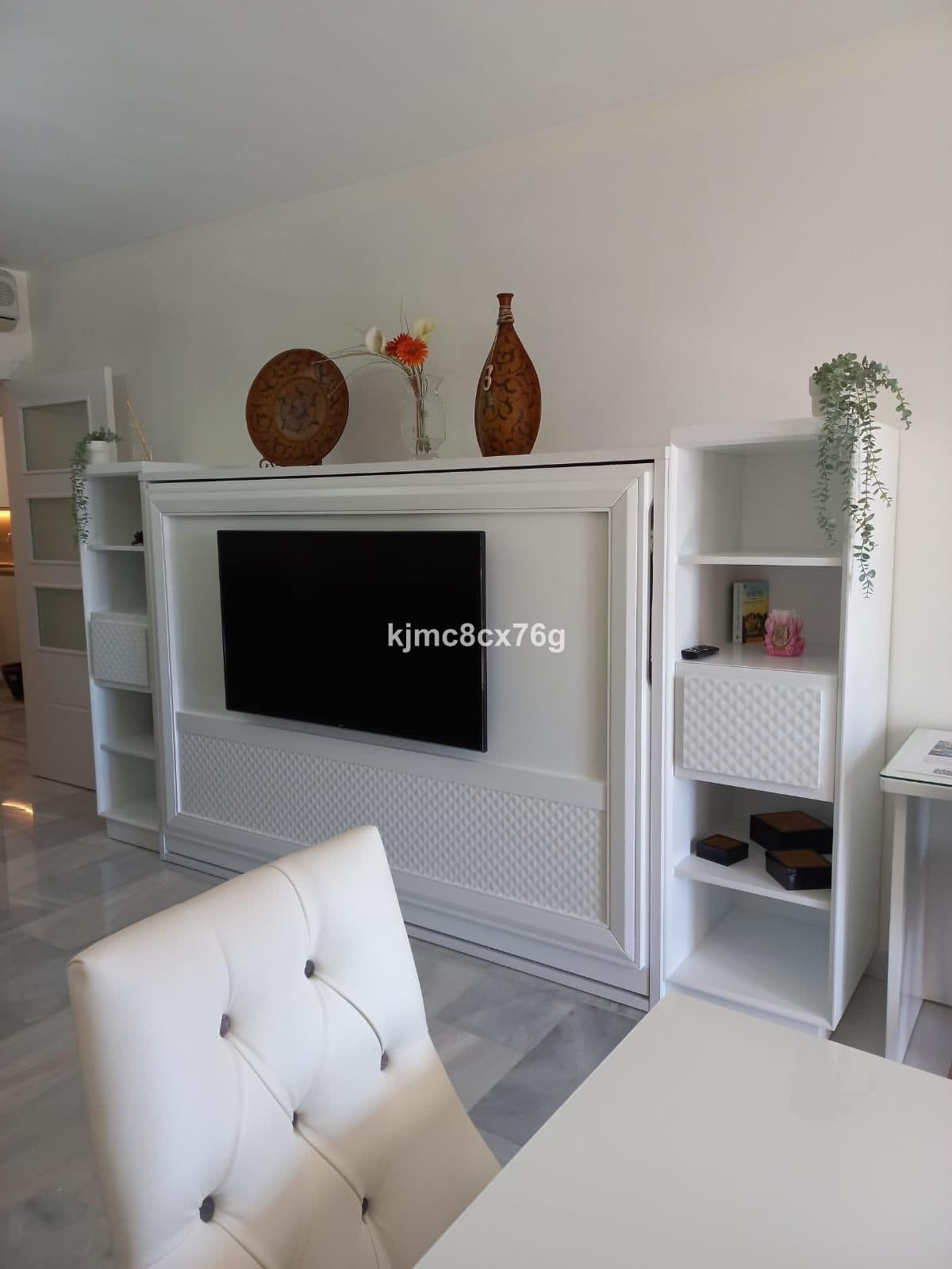 Middle Floor Apartment in Calahonda — photo 4 of 10