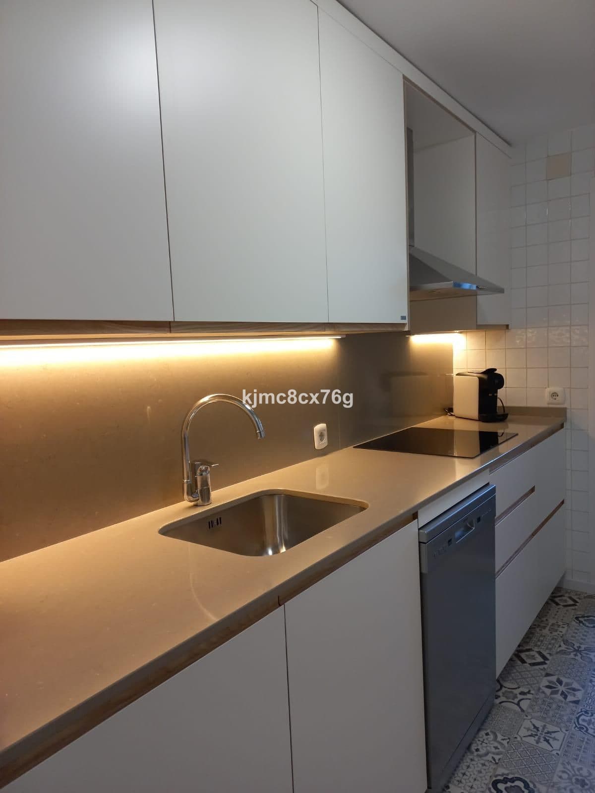 Middle Floor Apartment in Calahonda — photo 9 of 10