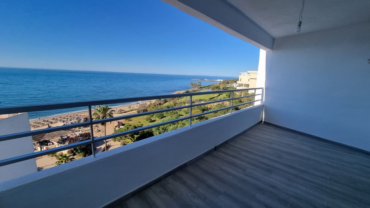 Top Floor Studio in Calahonda — photo 1 of 10