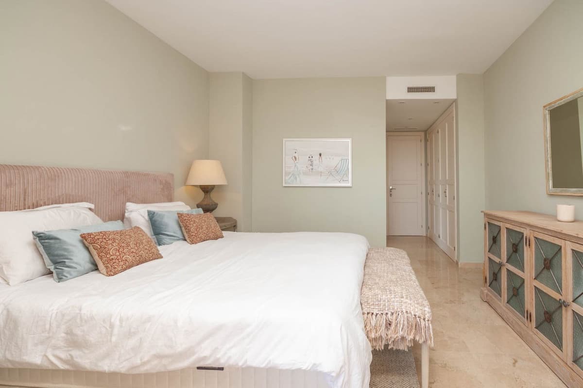 Middle Floor Apartment in Elviria — photo 5 of 10