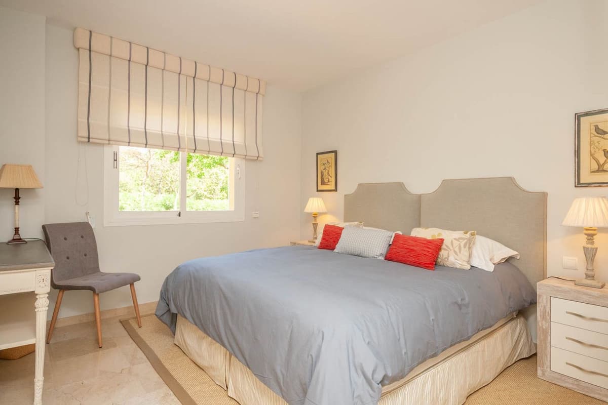 Middle Floor Apartment in Elviria — photo 7 of 10
