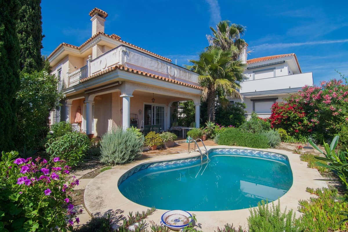 Detached Villa in Fuengirola — photo 1 of 10