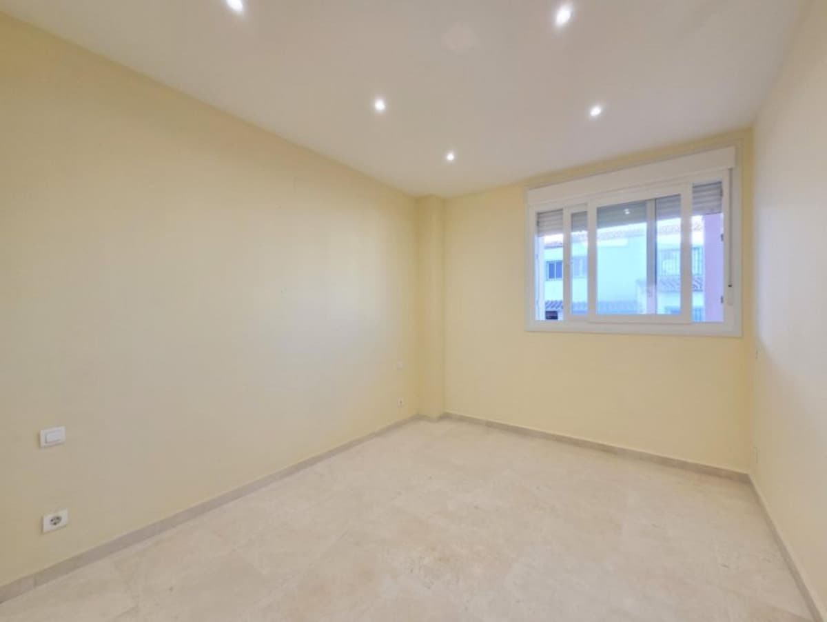 Ground Floor Apartment in La Duquesa — photo 7 of 10