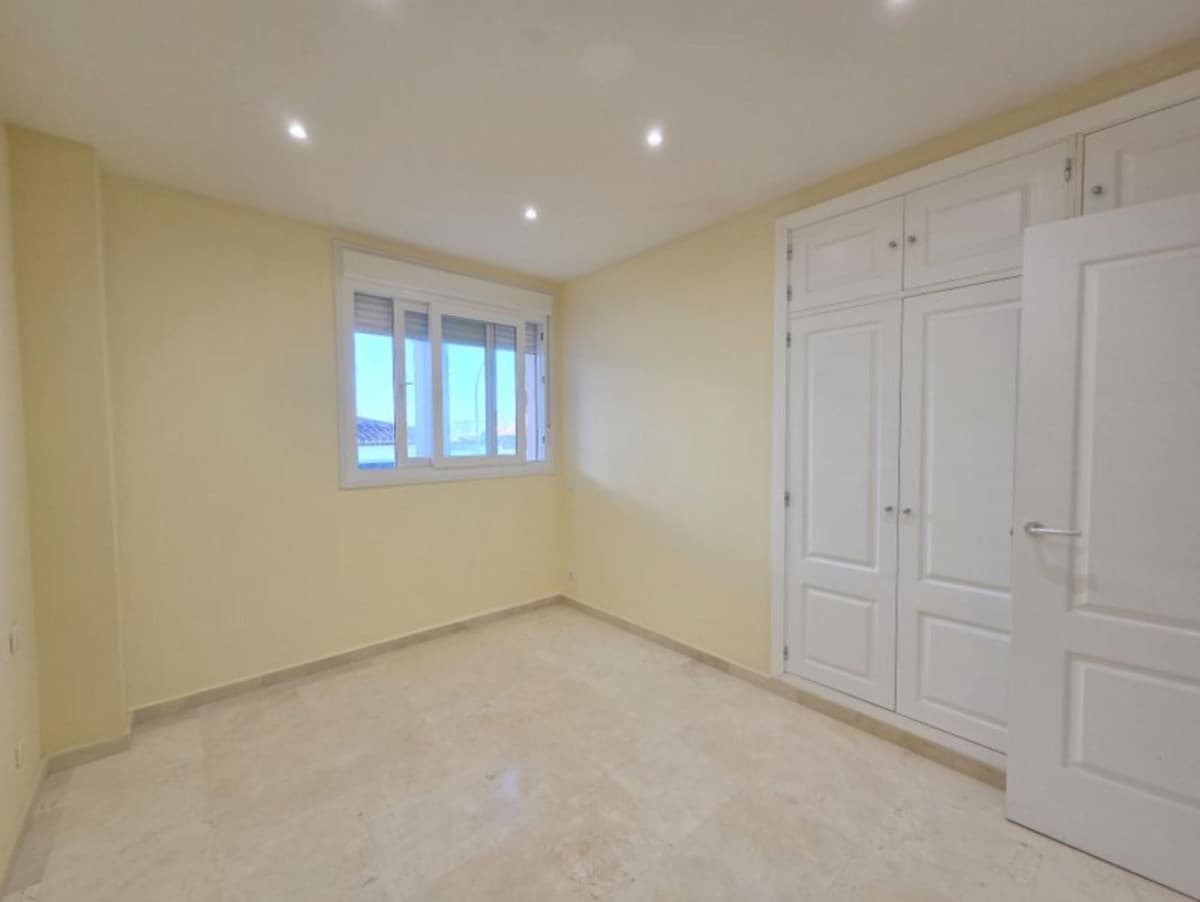 Ground Floor Apartment in La Duquesa — photo 8 of 10