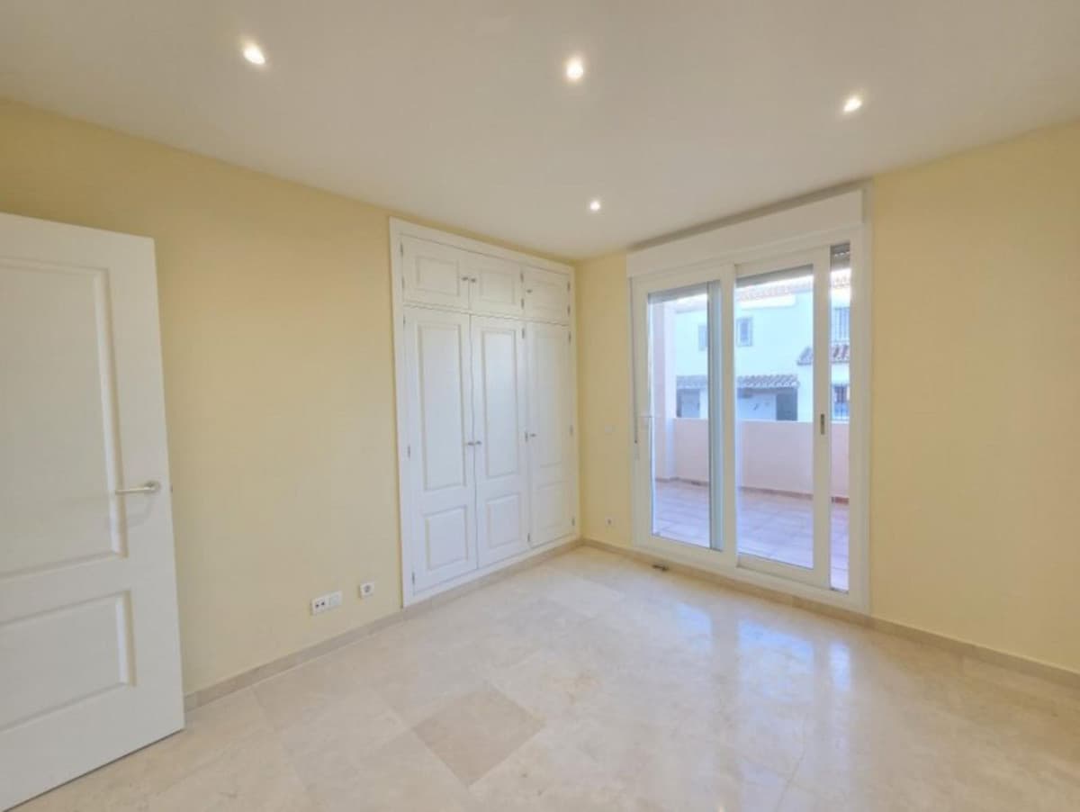 Ground Floor Apartment in La Duquesa — photo 10 of 10