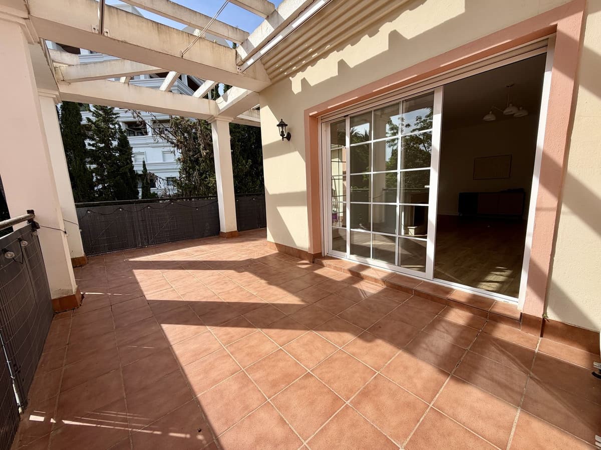 Top Floor Apartment in Nueva Andalucía — photo 4 of 10