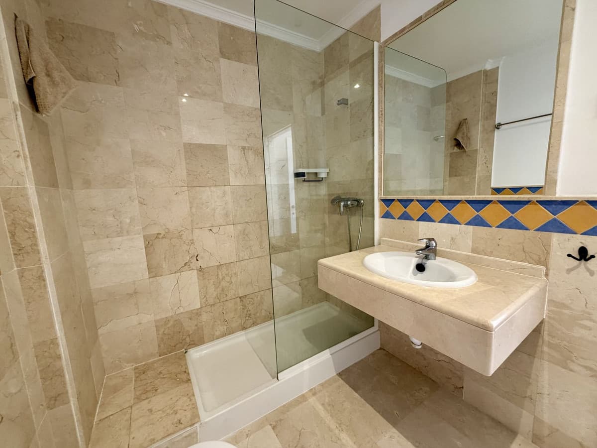 Top Floor Apartment in Nueva Andalucía — photo 9 of 10