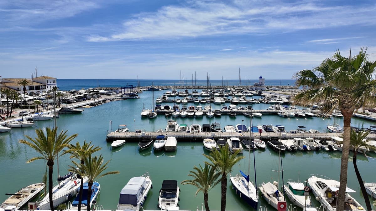Penthouse Duplex in La Duquesa — photo 1 of 10