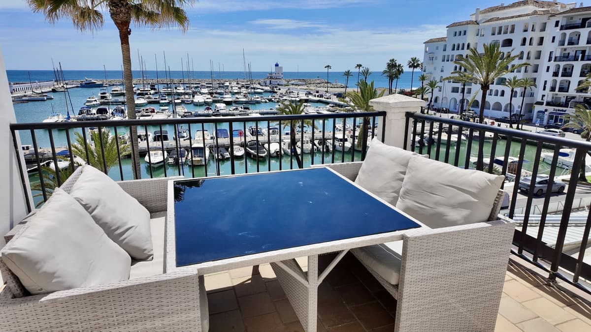 Penthouse Duplex in La Duquesa — photo 2 of 10