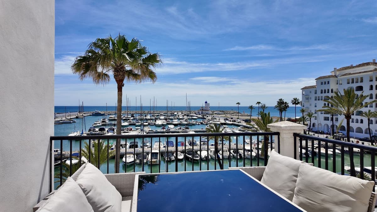 Penthouse Duplex in La Duquesa — photo 3 of 10