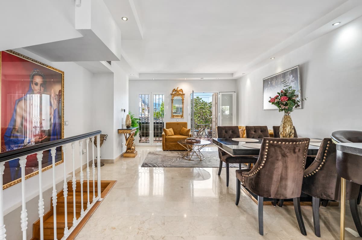 Townhouse in Nueva Andalucía — photo 3 of 10