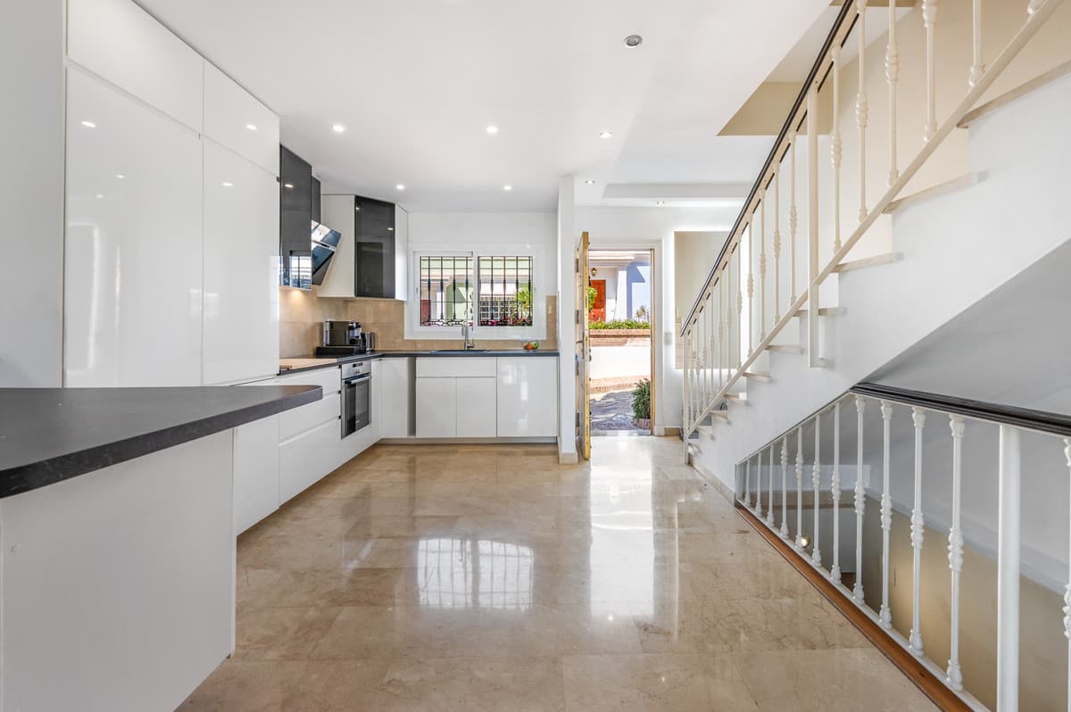 Townhouse in Nueva Andalucía — photo 6 of 10