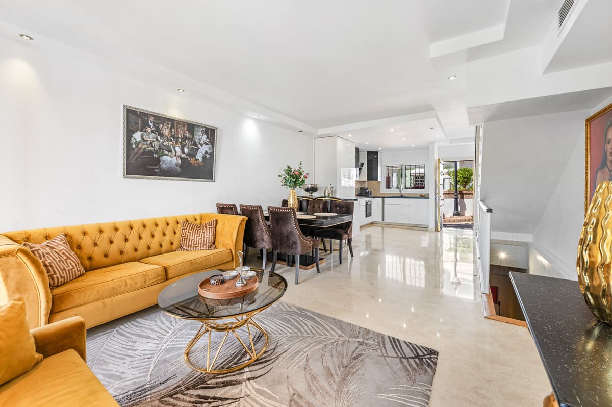 Townhouse in Nueva Andalucía — photo 9 of 10