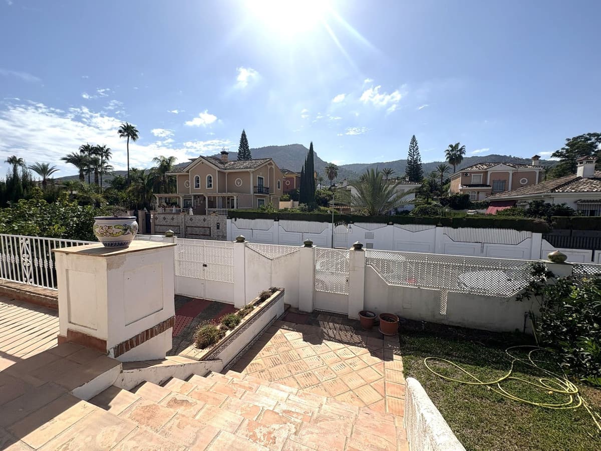Detached Villa in Alhaurín de la Torre — photo 2 of 10