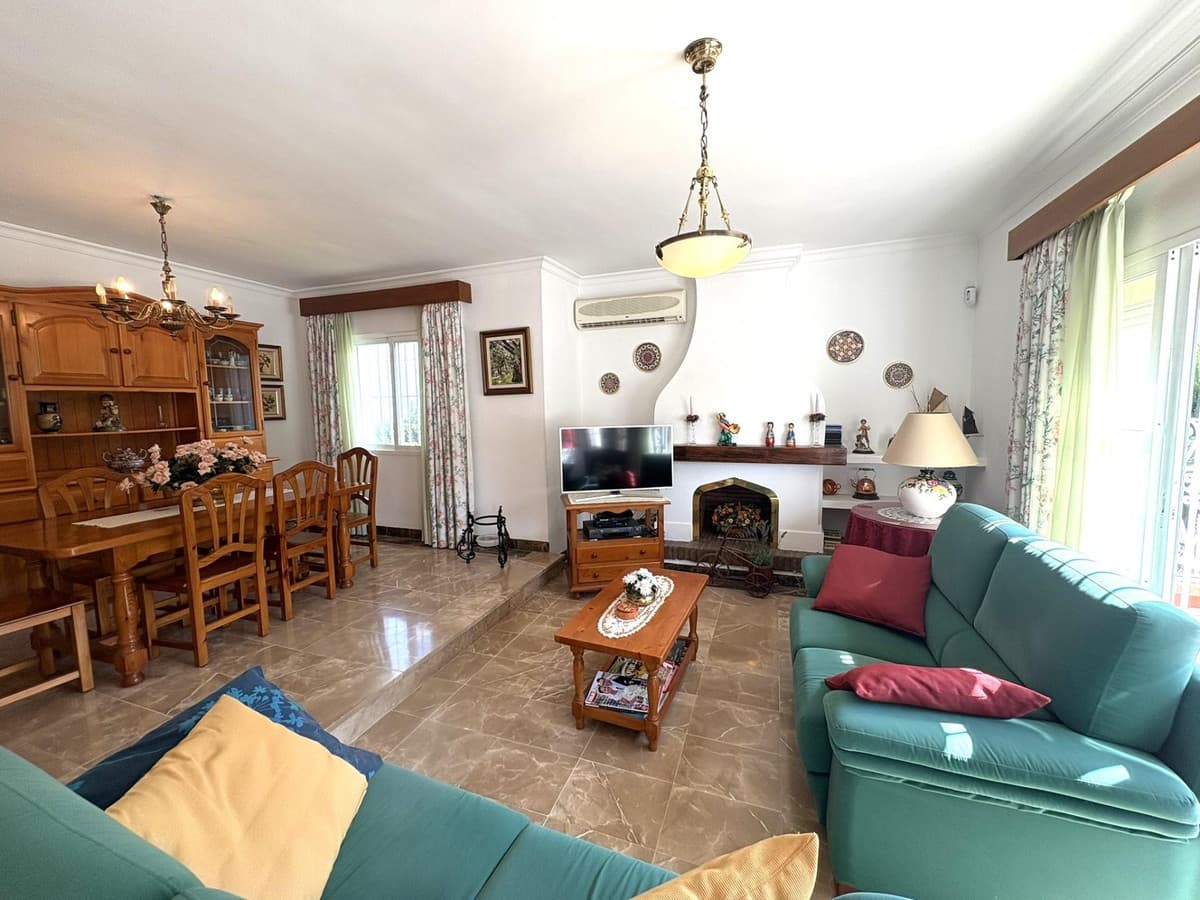 Detached Villa in Alhaurín de la Torre — photo 3 of 10